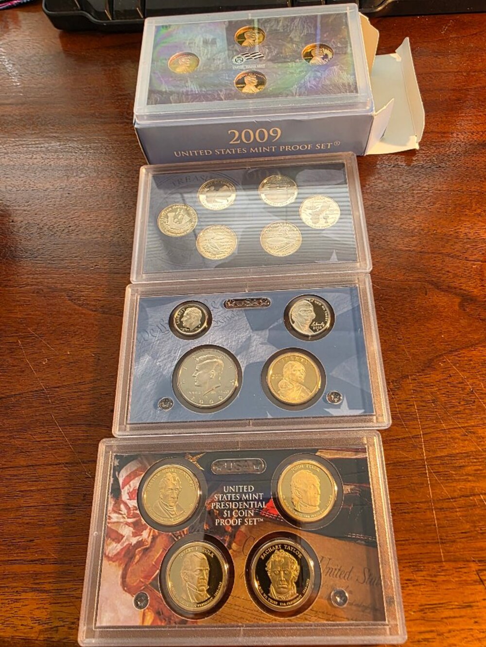 2009 S UNITED STATES MINT PROOF SET OF COINS IN A BOX.